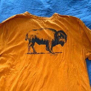 NWOT MEN’S AUTHENTIC LIFE IS GOOD CRUSHER LITE BUFFALO T-SHIRT SIZE X-LARGE